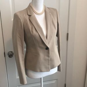 Gorgeous Ann Taylor fitted blazer 4 Petite in tan